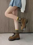 Botas curtas femininas Dr. Martens plataforma com cadarço, estilo worker. Conforto e durabilidade para um visual moderno e autêntico. Perfeitas! — foto 21