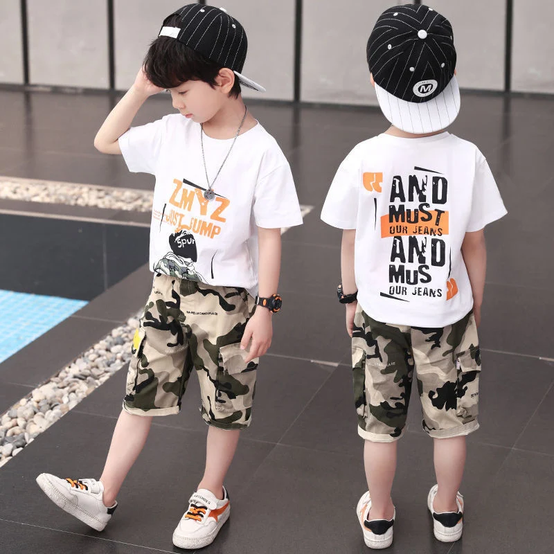 Conjunto infantil de shorts e camiseta estampada de manga curta para meninos, perfeito para o verão, confortável, estiloso e leve. — foto 1