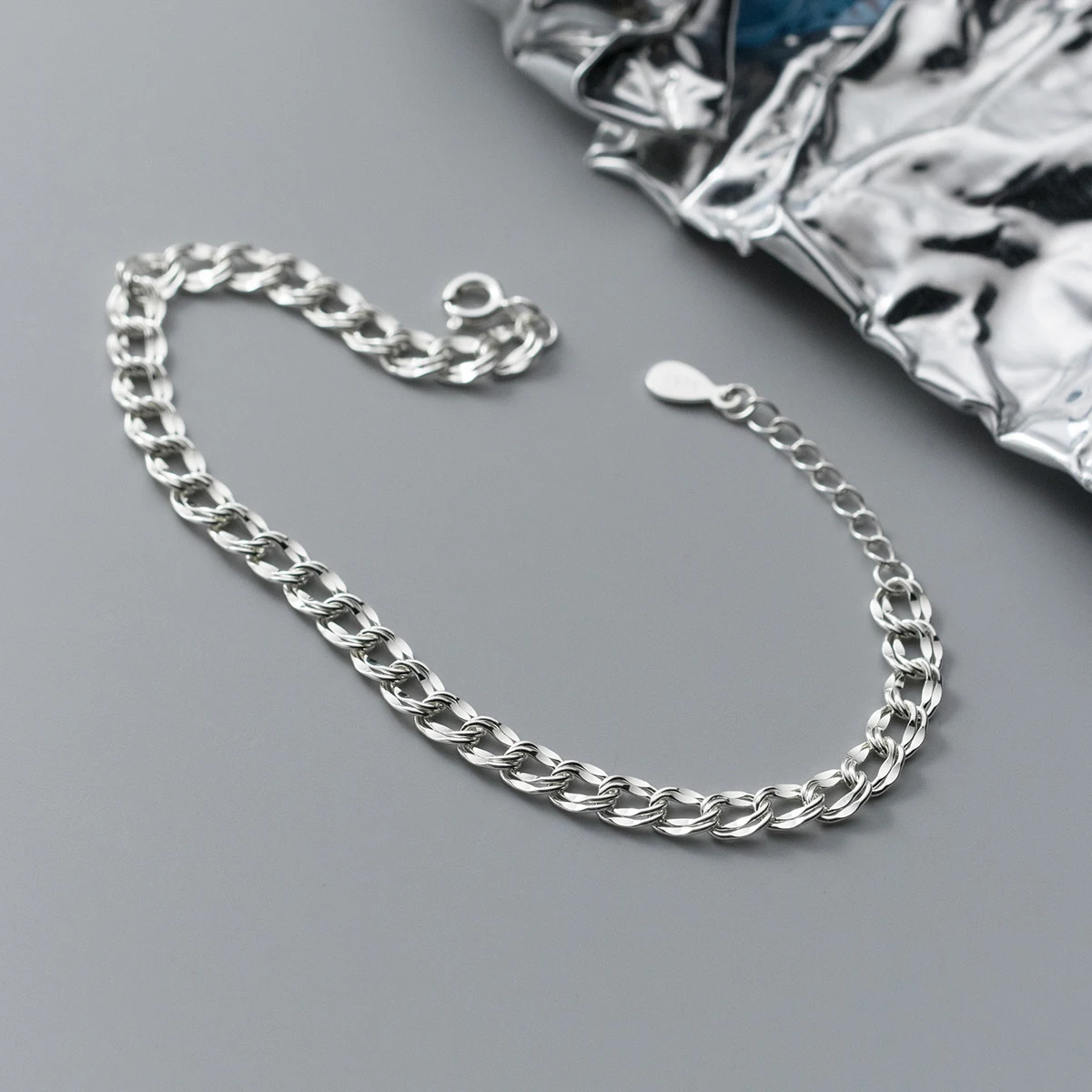 Pulseira Corrugada com Fivela Brilhante de Prata S925 Elegância e Sofisticação. Design Moderno para um Look Impecável. Perfeita para Presentear. — foto 6
