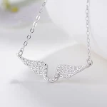 Colar feminino luxuoso com asas de anjo de zircônia dourada, chique e de alta qualidade. Combina com tudo, ideal para um toque de requinte e sofisticação. — foto 14