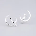 Brincos de gato românticos de conto de fadas na lua, perfeitos para um visual doce e feminino, realçam seu estilo. — foto 5