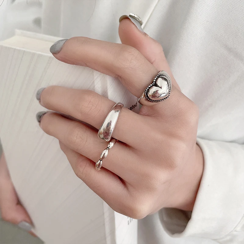 Anel de prata com design que não desbota, toque retrô nicho, ideal para um visual autêntico e cheio de personalidade. — foto 4