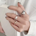 Anel de prata com design que não desbota, toque retrô nicho, ideal para um visual autêntico e cheio de personalidade. — foto 4