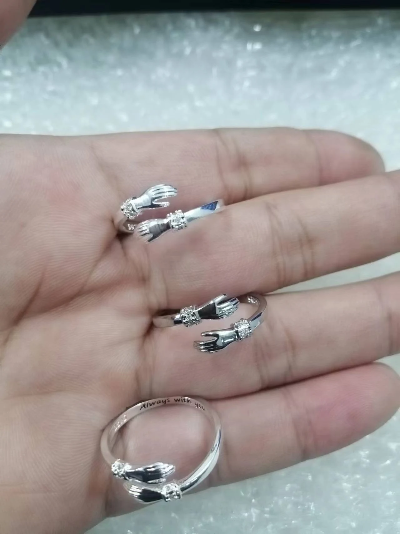 Title 6, Anillo de plata Creative Hands Hug Diamond para...