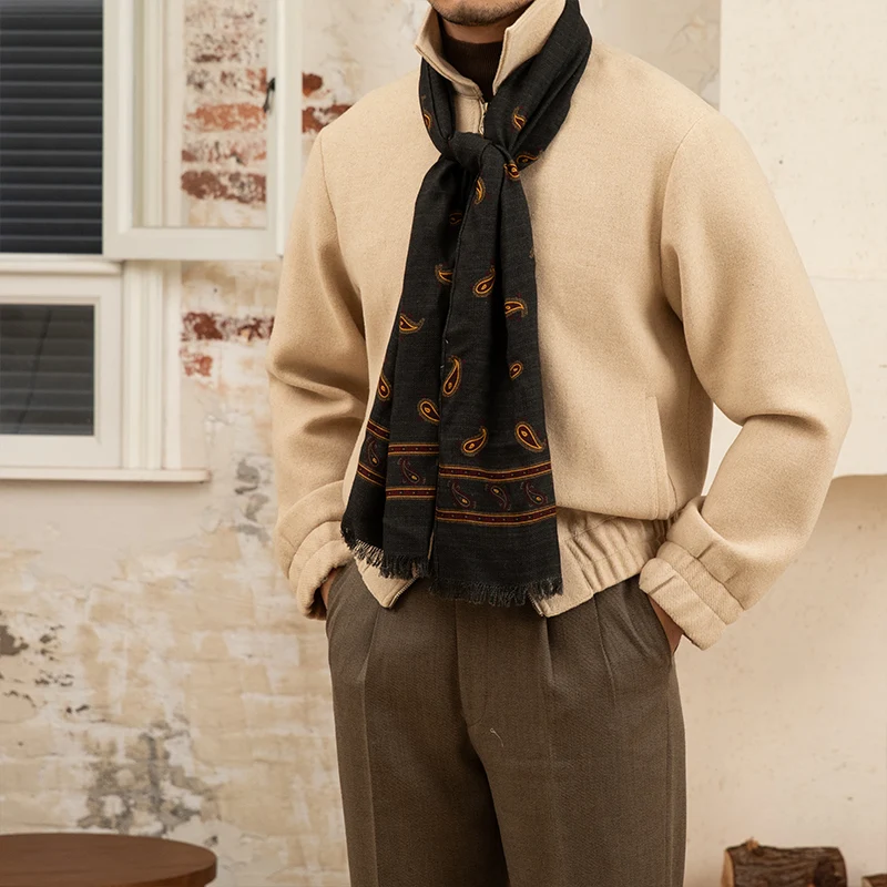 Jaqueta vintage masculina com lapela curta, um clássico retrô para um visual estiloso e confortável. Perfeita para diversas ocasiões. — foto 4