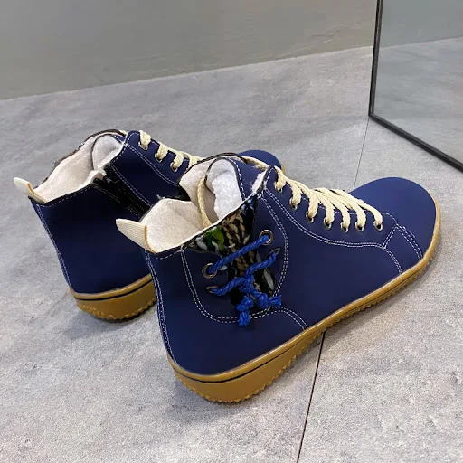 Title 10, Botas Curtas Martin Femininas Plus Size de Algo...