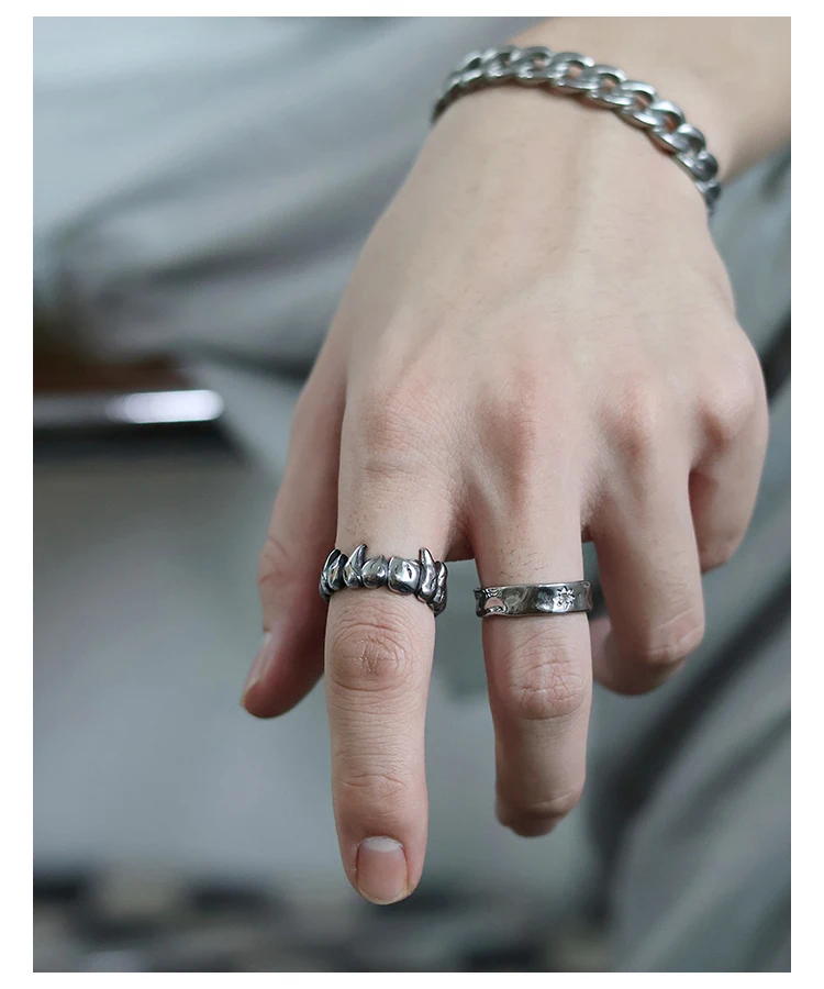 Anel de aço titânio fechado com formato de dente de animal para homens e mulheres. Design criativo e resistente, ideal para uso diário. — foto 6