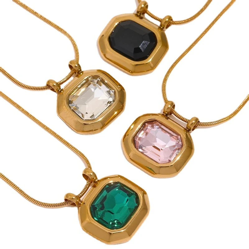 Colar de aço inoxidável com corrente de cobra, pingente de zircônia deslizante e banho de ouro 18K, sofisticação elegante. — foto 17