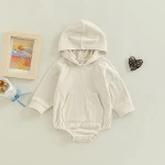 Roupa fina com capuz, manga longa e arnês para bebês e crianças pequenas. Perfeita para engatinhar e explorar com segurança. — foto 4