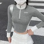 Design Split Contrast Color Zipper Rib T-shirt offers a stylish, modern look. Enjoy comfort and versatility with this un — photo 6