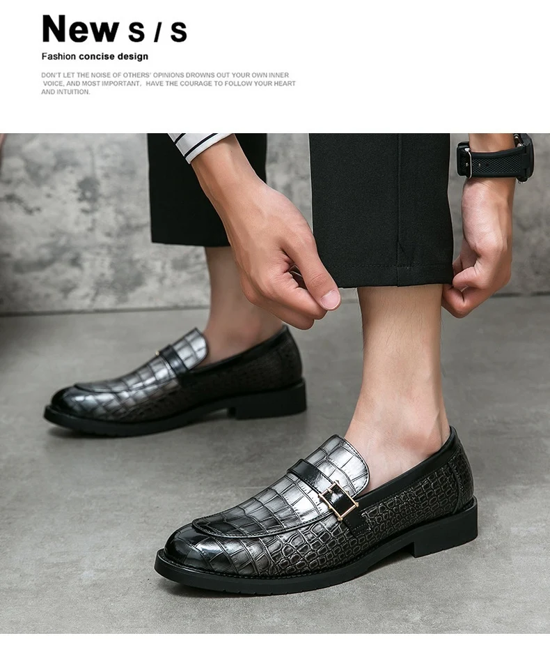 Title 10, Scarpe in pelle con fibbia e punta stile ingles...