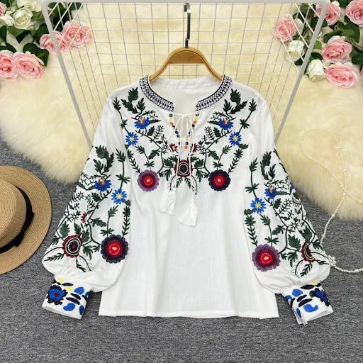 Title 15, Blusa feminina com gola redonda e bordado, solt...