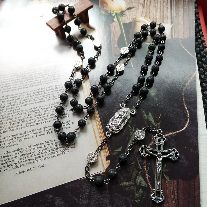 Colar com pingente moderno de contas de rosário Cross 59, elegante e religioso, perfeito para usar ou presentear com significado e fé. — foto 2