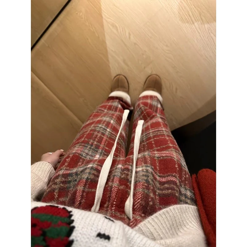 Christmas Red Wool Fleece-lined Lattice Loose Pants offer warm and festive comfort. These winter-ready pants are perfect — photo 5