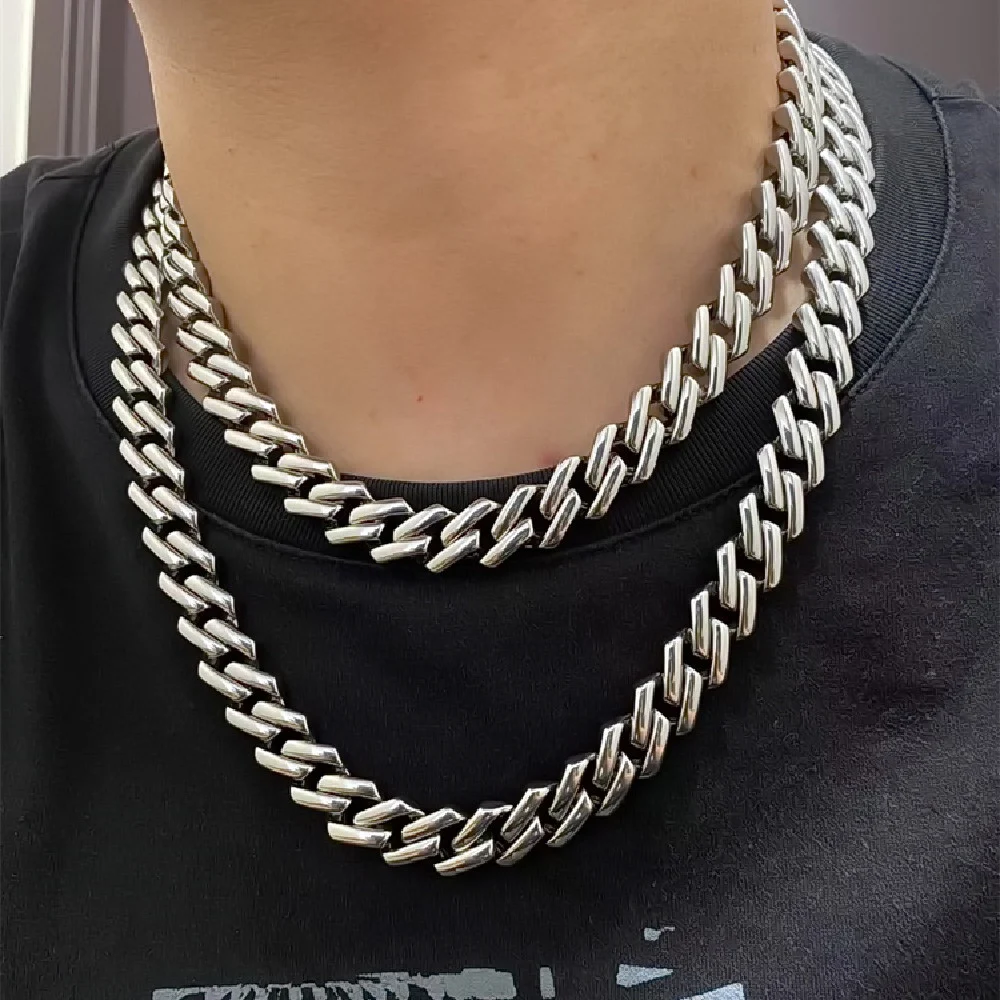 Colar cubano nude de aço titânio Hip Hop com formato de diamante Miami. Estilo e brilho para você. — foto 19