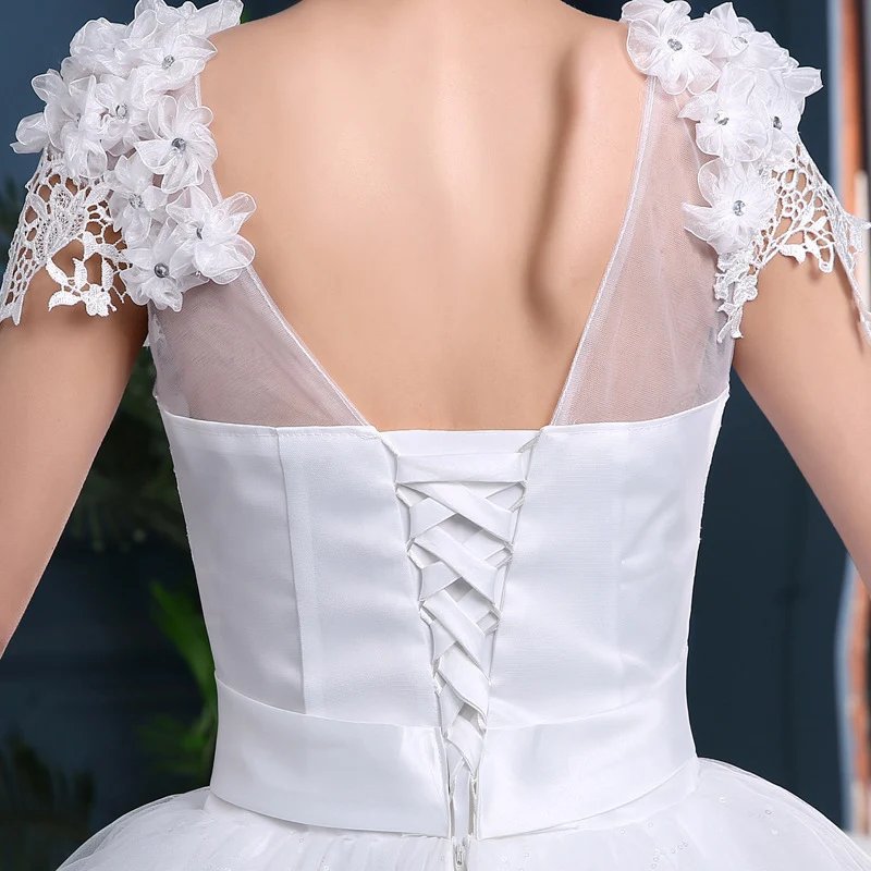 Long trailing lace tie wedding dress, slim and sleek. A beautiful choice for your special day, flattering and elegant. E — photo 1