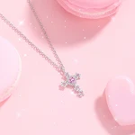 Colar de cruz feminino em prata esterlina com design de moda. Um acessório elegante, durável e perfeito para uso diário ou presente. — foto 4