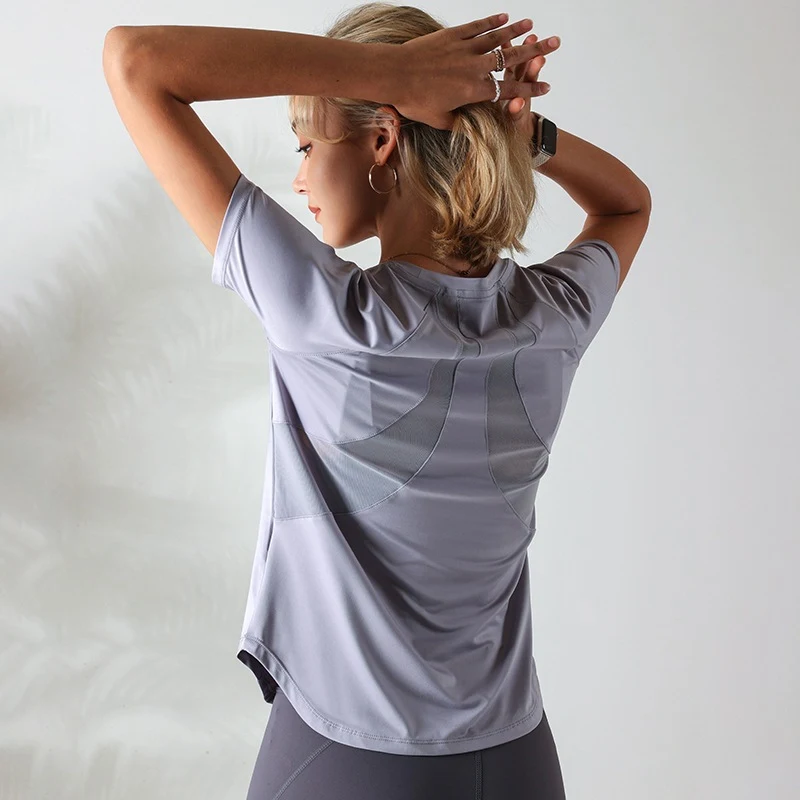 Dames workout top met sneldrogende mesh stitching. Ademend en comfortabel voor fitness. Lichtgewicht materiaal, perfect voor intensieve trainingen. — foto 10