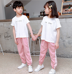 Kinderen losse ijszijde joggingbroek, ademend en lichtgewicht. Ideaal voor de zomer, comfortabel en perfect om te spelen. — foto 5