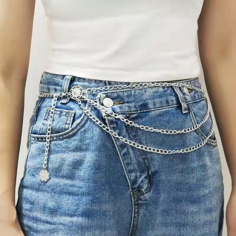 Kadın Moda Kişilik Çok Katmanlı Korseli Zincir. Tarzınızı ortaya çıkarın, kişiliğinizi yansıtın. Şık ve özgün bir aksesuar, her kıyafete uyum sağlar. — Fotoğraf 5