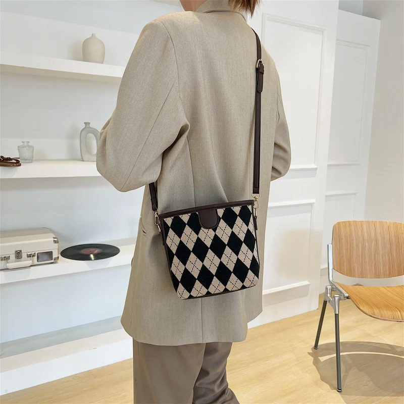 Check Vintage Crossbody Simple Casual Tote Bag for Women, Perfect for Everyday Use, Spacious and Stylish, Carry Everythi — photo 5