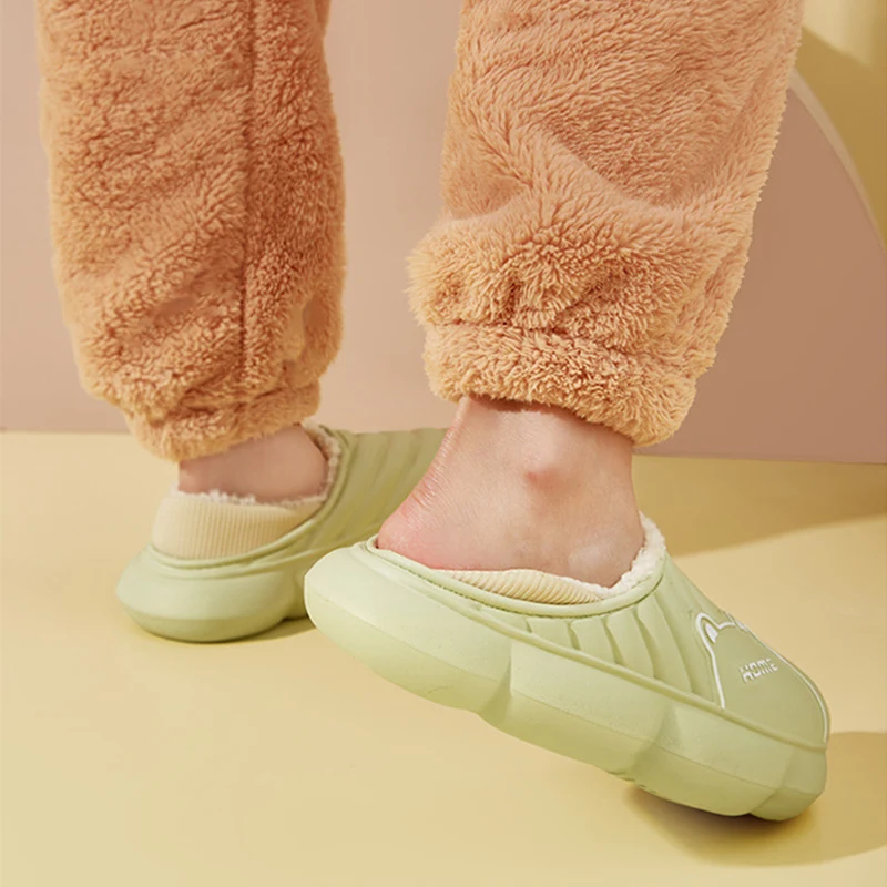 Chinelos de Urso Fofos Impermeáveis Sola Grossa Antiderrapante Pelúcia para Mulheres Outono e Inverno Uso Externo e Interno — foto 10