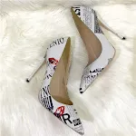 Sapatos de salto agulha, bico fino e decote baixo — foto 7