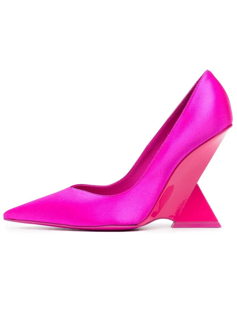 Sapatos de verão de salto alto grosso, couro envernizado, bico fino e corte baixo. Conforto e elegância! — foto 22
