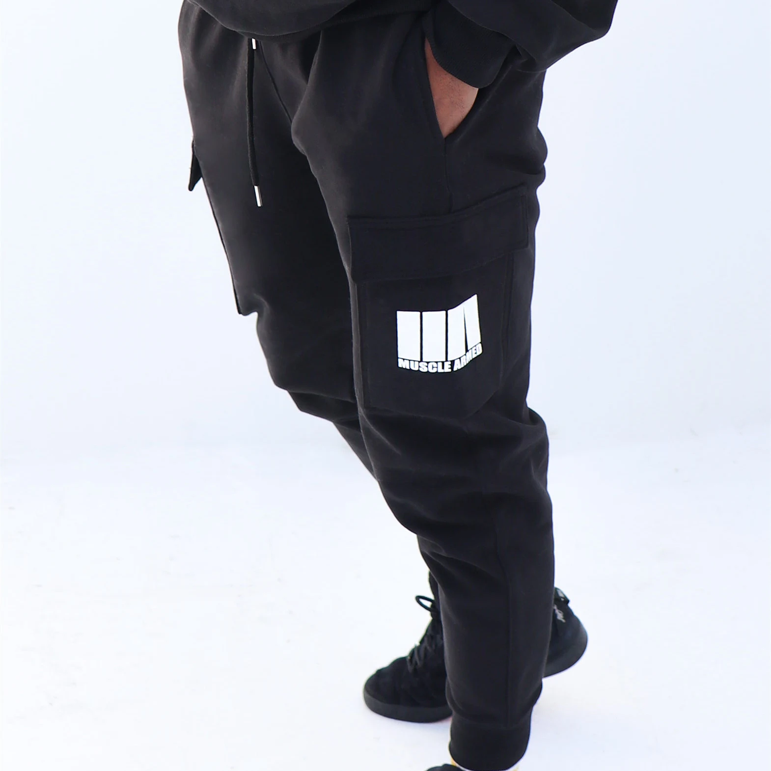 Casual katoenen stretch slim fit broek met meerdere zakken. Comfortabele en stijlvolle broek voor dagelijks gebruik. — foto 16