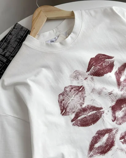 Title 4, Bluse donna ampia con stampa labbra. Comfort e ...
