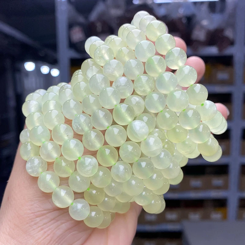 Pulseira feminina com pedra natural em círculo único. Design elegante e atemporal, realçando a beleza natural com delicadeza. — foto 9