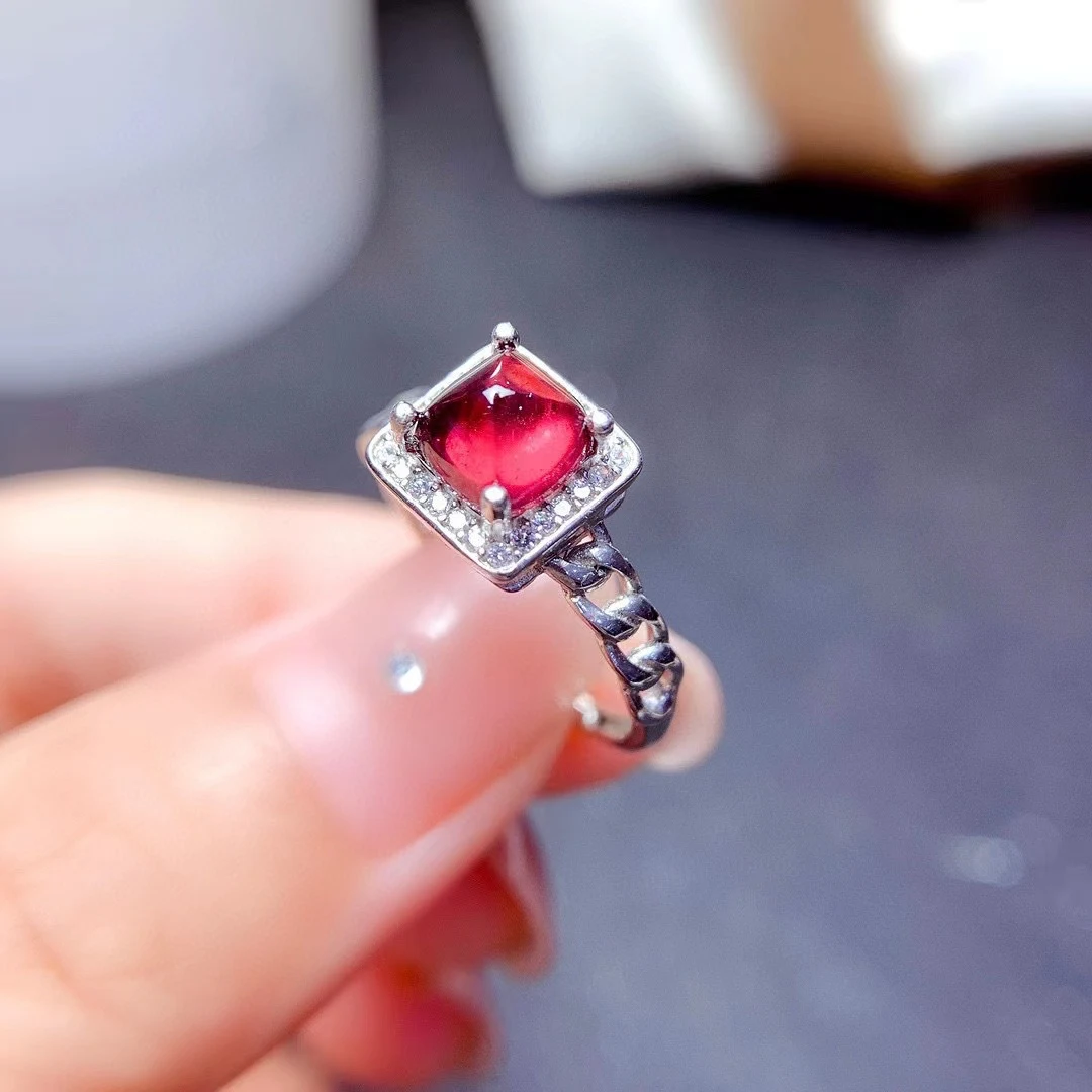 Anel 925 com granada, banhado a ouro 18K, adicione sofisticação e beleza ao seu visual, perfeito para todas as ocasiões. — foto 10