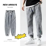 Jeans plus size masculinas com amarração no tornozelo. Conforto e estilo em uma peça só. Perfeitas para um visual casual e moderno. — foto 7