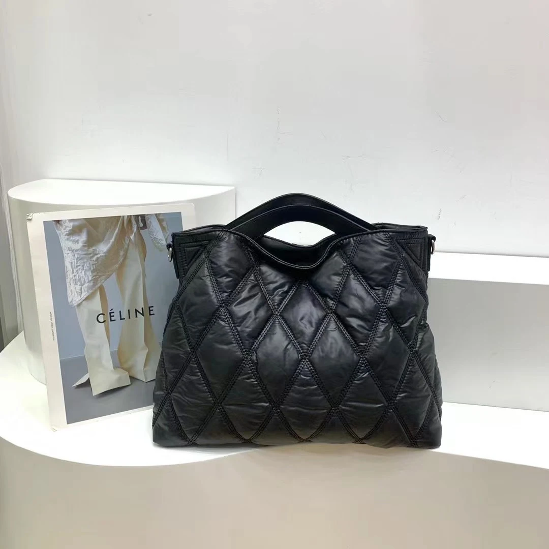 Bolsa de mão de algodão, design versátil, grande capacidade, ideal para o dia a dia e para o trabalho. Transporte de ombro, estilo casual. — foto 3