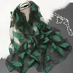 Leaves green
