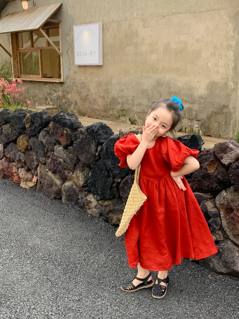 Dečja haljina princeze sa kratkim rukavima i vezivanjem na leđima, šarmantna i udobna, idealna za zabave i posebne prilike, lako se nosi. — foto 4