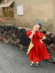 Dečja haljina princeze sa kratkim rukavima i vezivanjem na leđima, šarmantna i udobna, idealna za zabave i posebne prilike, lako se nosi. — foto 4