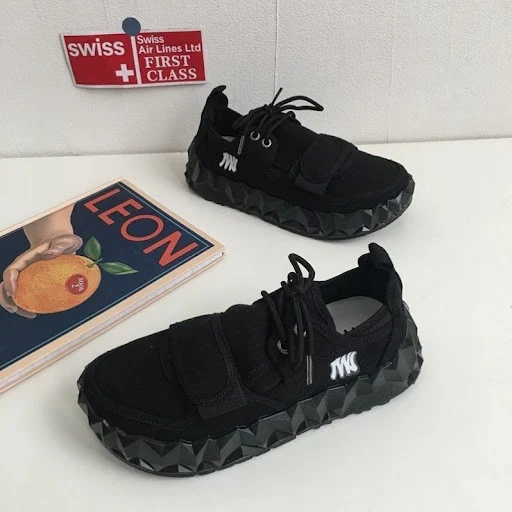 Title 4, Nuove scarpe sportive casual. Comfort e stile p...