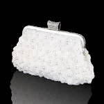 Vestido de noite com bolsa de mão, combinação perfeita para ocasiões especiais. Sinta-se elegante, confiante e deslumbrante em qualquer evento. — foto 4