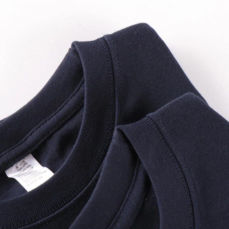 Camiseta japonesa básica branca de gola redonda e manga longa, com algodão grosso. Unissex, perfeita para uso diário e em camadas. Conforto garantido. — foto 6