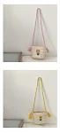 Bolsa Mensageiro Infantil de Palha Tricotada à Mão. Artesanal, Leve e Ideal para Crianças Levarem Seus Brinquedos e Pertences com Estilo. — foto 7