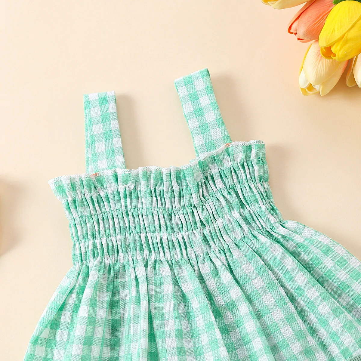 Baby Mädchen niedlicher karierter Sling-Rock-Shorts Zweiteiler. Perfekt für warme Tage, leicht und bequem, mit Spitze. — foto 22