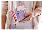 Dee Cat Purrse Cartera Monedero Multifunción con Diseño Felino, Guarda Dinero, Tarjetas y Más, Ideal para Gatos y Amantes de Gatos. — foto 3
