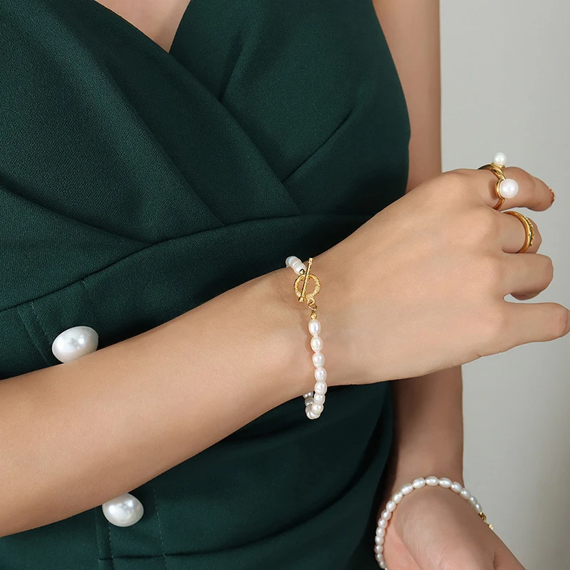 Pulseira e colar com fivela OT geométrica, design elegante e versátil. Perfeito para diversas ocasiões, fácil de combinar, um acessório essencial. — foto 5