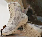 Stevige waterdichte en ademende outdoor wandelschoenen voor heren en dames. Perfect voor wandelen, trektochten en avonturen in de natuur. — foto 4
