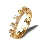 Anel de cobre com coroa geométrica cravejado de diamantes para mulheres fashion. Adicione um toque de brilho e sofisticação ao seu visual diário. — foto 4