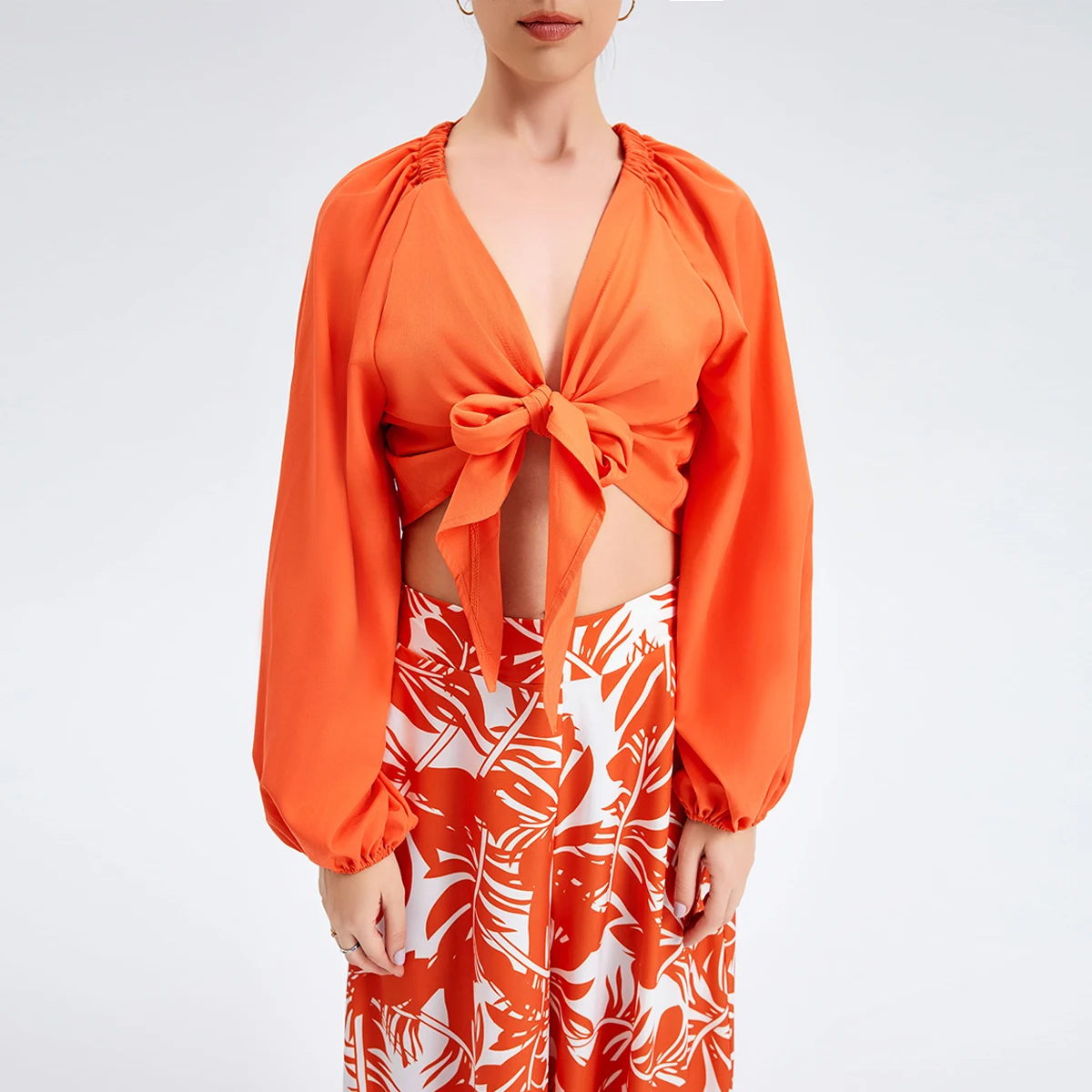 Nieuwe dames tweedelige pak met temperamentprint, V-hals en lange mouwen. Een elegante en stijlvolle outfit voor diverse gelegenheden. — foto 7