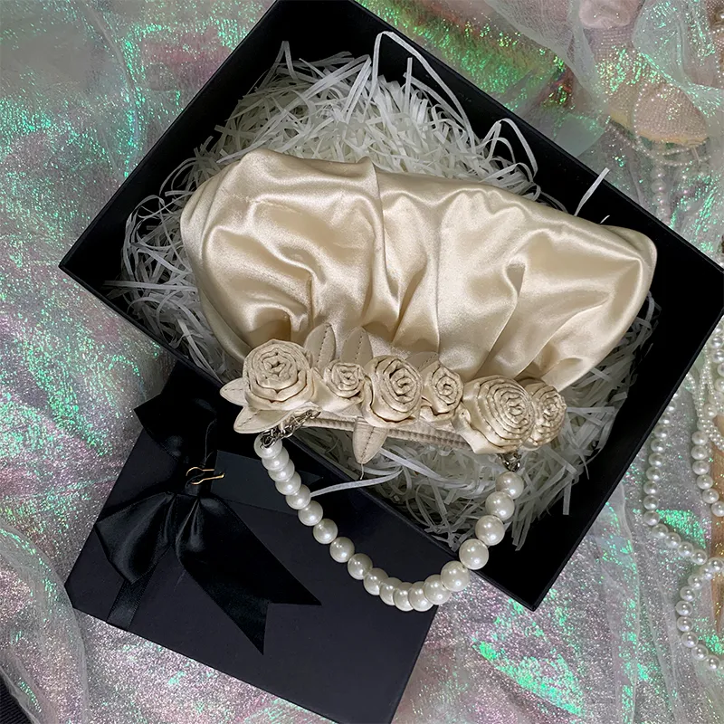 Title 1, Womens Vintage Pearl Rose Handbag a stylish an...