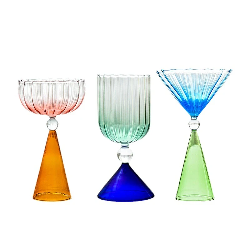 Taça de coquetel de vidro com efeito de ondulação da água Sirva seus drinks com sofisticação e elegância. Perfeita para coquetéis e momentos especiais. — foto 6