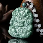 Colar com pingente de dragão dominante de esmeralda natural, exiba sua força e beleza com este acessório único e marcante. — foto 1